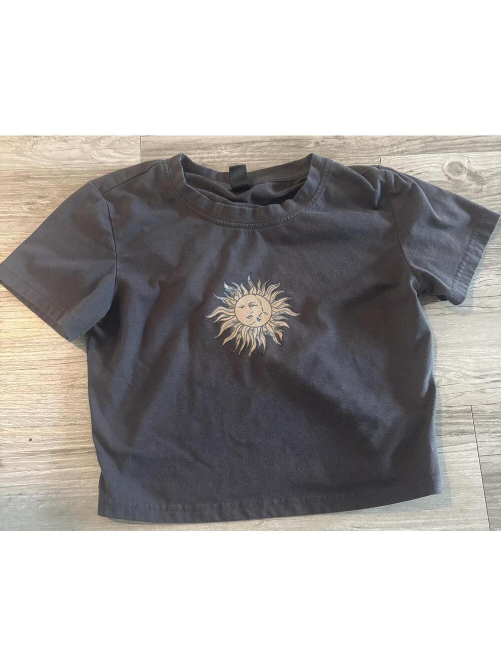 Dazy Black Crop Top with Sun Graphic